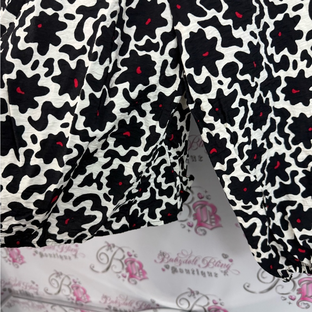 Northern Reflections long sleeve abstract, floral Black and White Floral Blouse - Picture 9 of 13